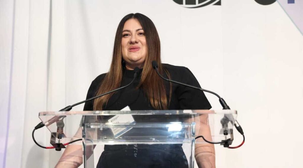 Greta Bajrami giving a speech as the Entrepreneur of the Year Recipient.